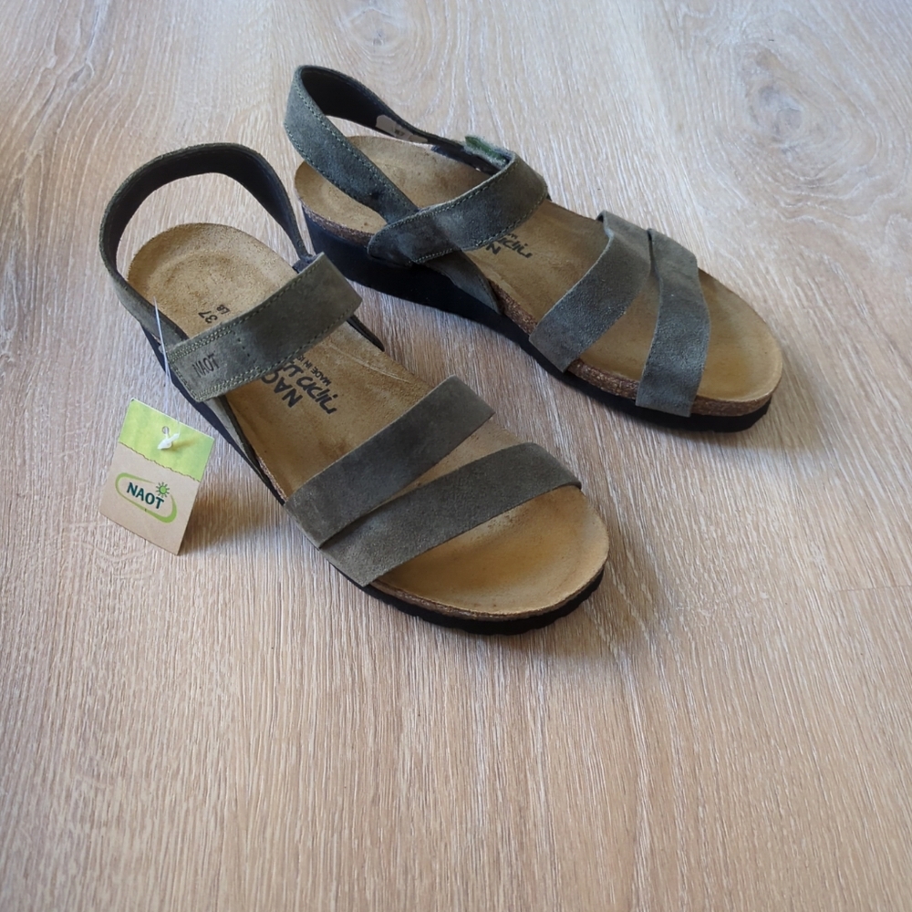 Naot Kayla 7806 Sandal Women's Size 37 / 6 Oily Olive Suede